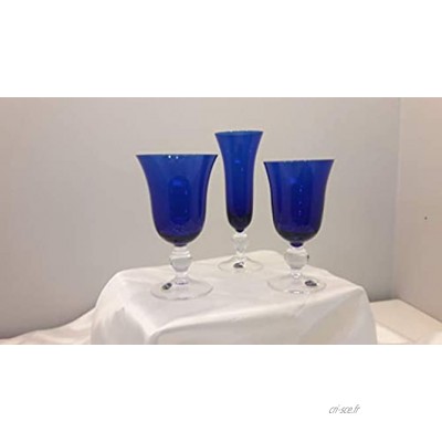 Lot de 36 verres à pied en cristal bleu : 12 verres à eau : 230 ml 12 verres à vin : 180 ml 12 verres à vin : 120 ml.
