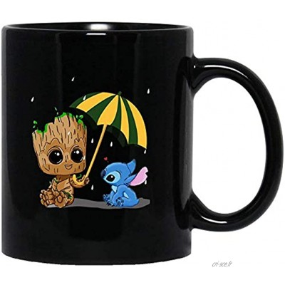Tasse à café humoristique avec inscription « Baby Groot Hold an Umbrella and Stitch »