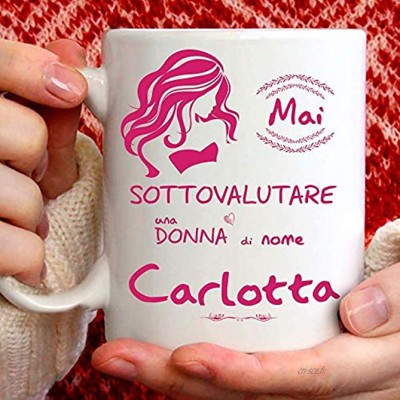 Mug humoristique pour petit-déjeuner thé tisana café cappuccino. Gadget tasse personnalisée : ne sous-estimer pas une femme de nom Carlotta. Également comme idée cadeau originale et amusante.