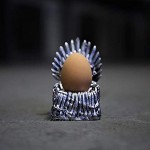 Homezone® Porte-œuf en fer avec motif du Trône de fer Cadeau miniature Fantaisie Décoration d'intérieur