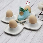 JAMOR Lot de 4 plateaux à œufs carrés en porcelaine blanche Aspect élégant Convient aux œufs durs ou à la coque Cuillère à œufs en acier inoxydable avec poignée en bois